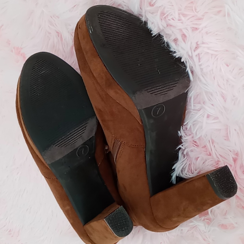 Brown boots heel